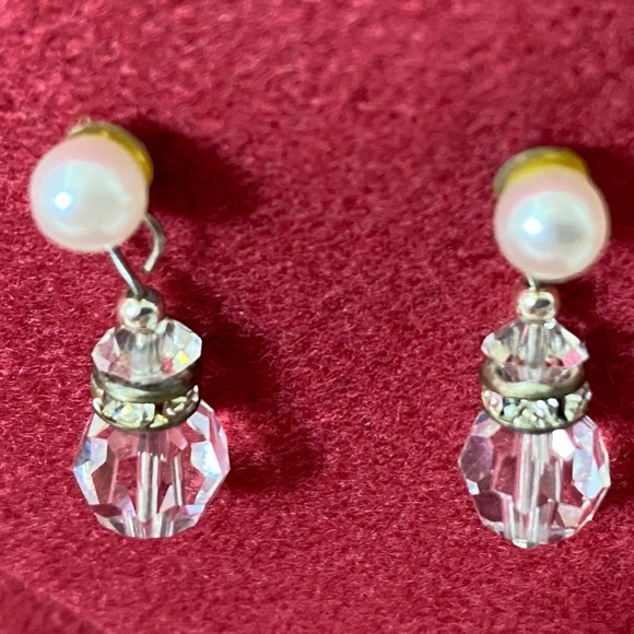 Crystal and Pearl 1" Dangle Post Earring Set. Perfect for Weddings. 2002 - Picture 5 of 15